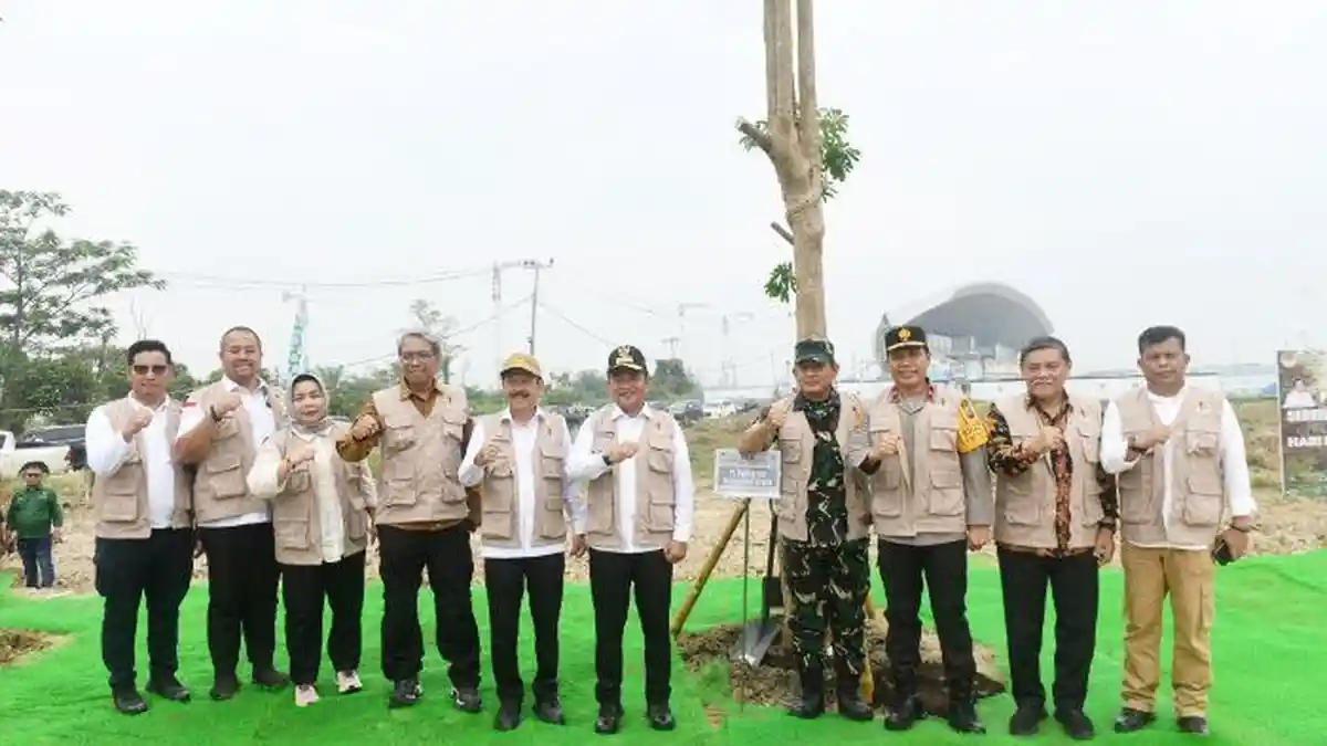 Penanaman Pohon Serentak di Sport Centre, Pj Gubernur Sumut: Lebih Indah, Hijau dan Sejuk