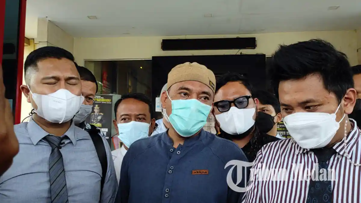 Berita Foto: Coki Aritonang Diperiksa di Polda Sumut Terkait Laporan Penjeweran Gubernur Sumut