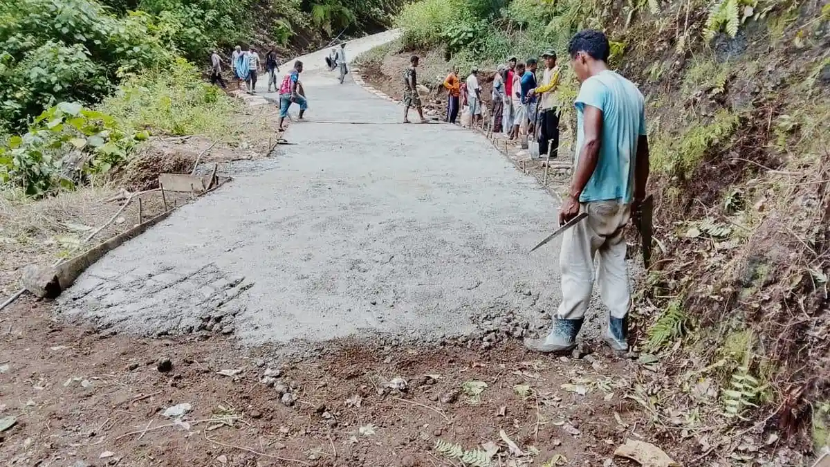 Pemuda Pantai Selatan, Wolokota, Ende, Swadaya Perbaiki Jalan Rusak 