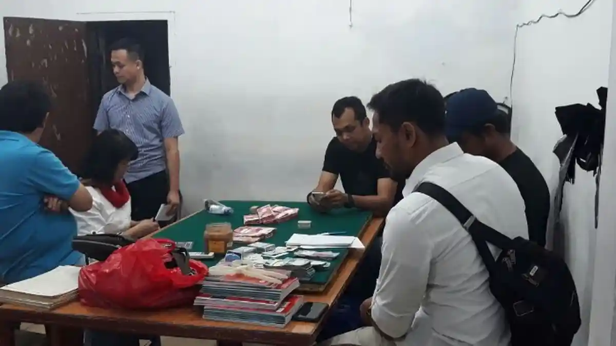 Dua Pelaku Judi Togel Singapore Diringkus Polisi