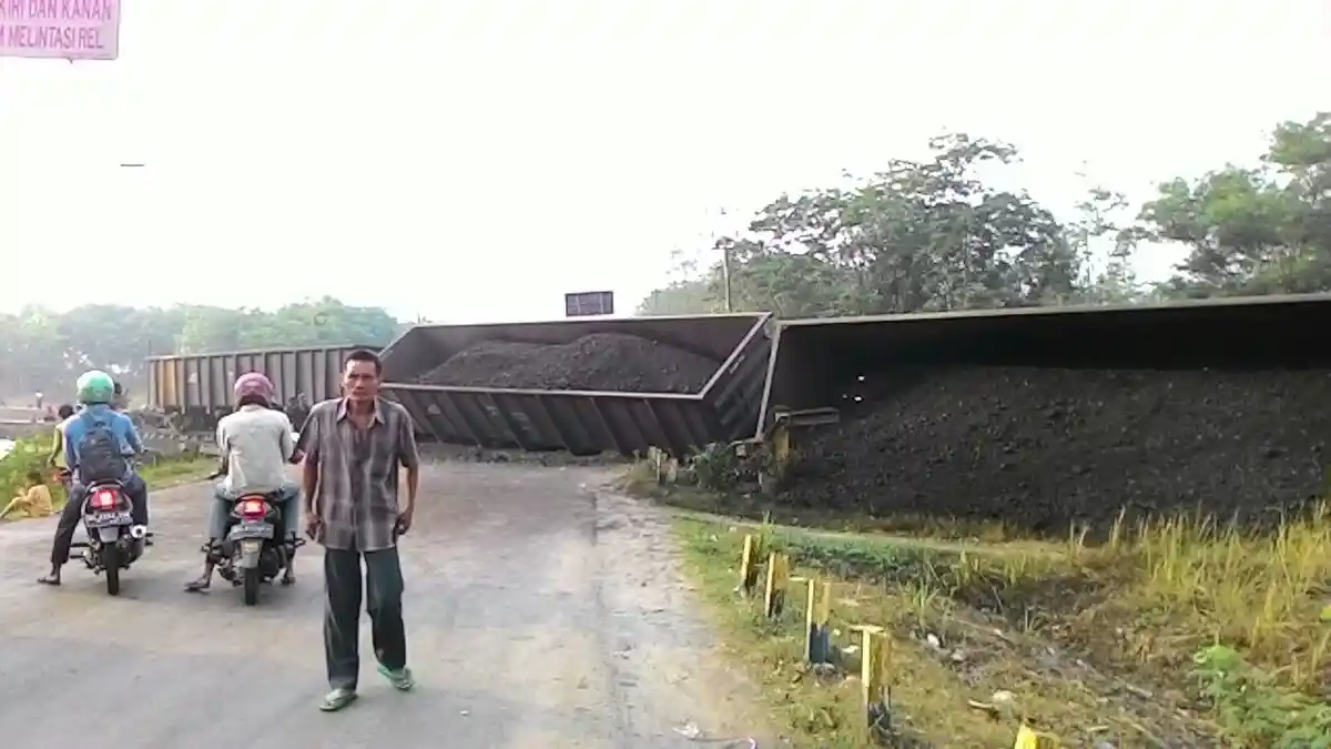 Penampakan KA Babaranjang yang Anjlok, Ini Dia Dampaknya