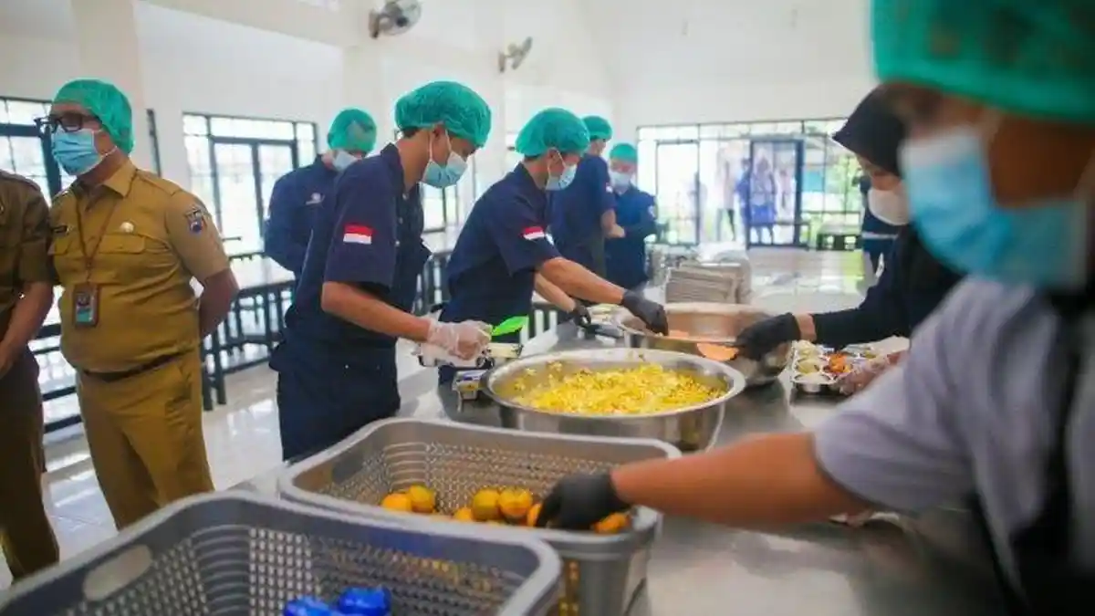 Terbukti Mengandung Bakteri dan Ratusan Siswa di Bogor Keracuanan, Tapi Dapur MBG Masih Beroperasi