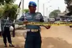 20140308_180544_pomal-manjaga-pintu-masuk-tkp-ledakan-gudang-peluru.jpg