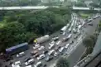 Hari Pertama PSBB Surabaya Raya, Bundaran Waru Macet