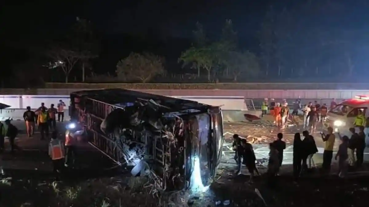 2 Orang Tewas, Begini Detik-detik Kecelakaan Maut Bus Rombongan Wisata di Tol Cipali Subang