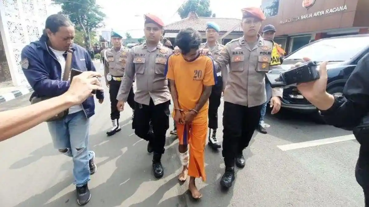 Kehabisan Uang Saat Bersembunyi, Buronan Polisi Bakar Warung Kelontong di Karawang