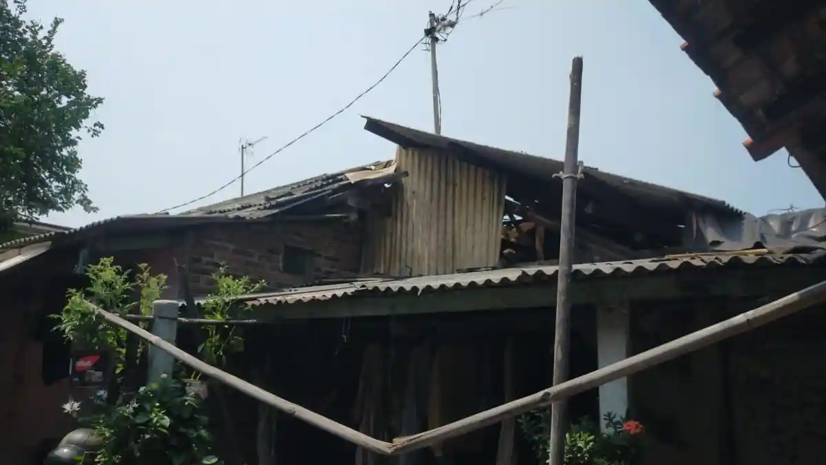 Diterpa Angin Puting Beliung Warga Karawaci Ketakutan, 5 Rumah Rusak, Ada Korban Tertimpa Reruntuhan