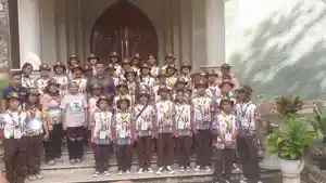 Kepala-Sekolah-Sekolah-Menengah-Pertama-Swasta-lepas-rombongan-pramuka.jpg