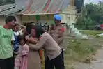 Serahkan Bantuan Sosial, Kapolres Samosir Janji Sekolahkan Anak PHL hingga Tamat SMA