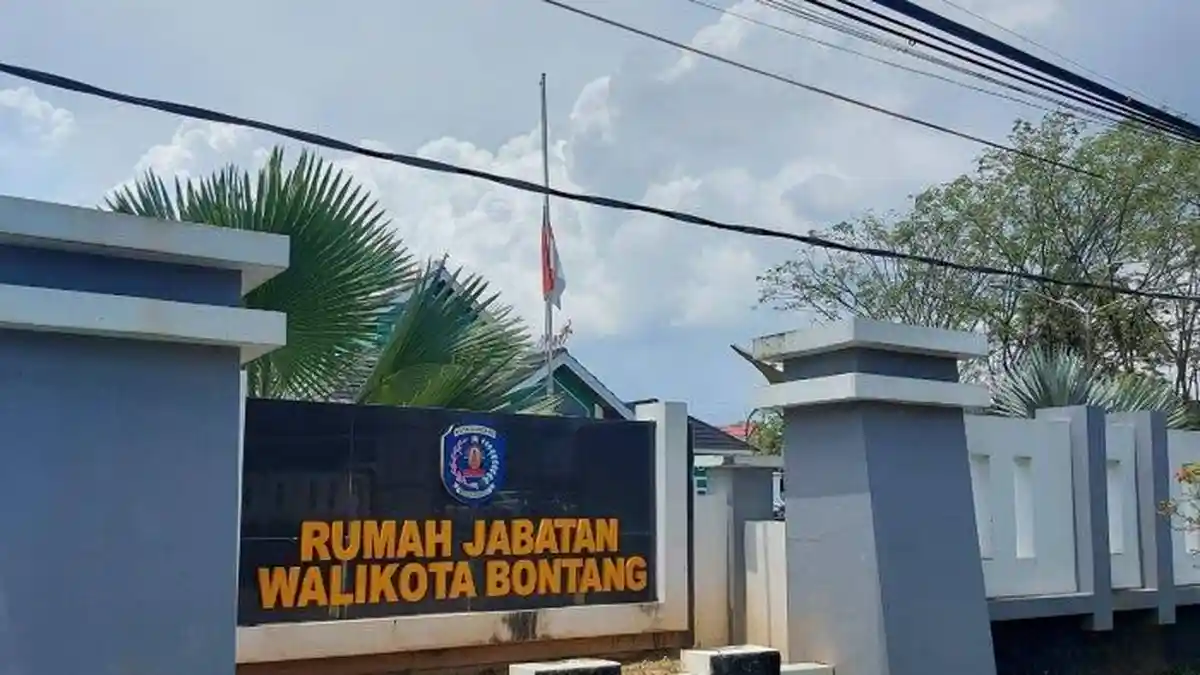 Peringati Peristiwa G30S, Instansi Pemerintahan di Bontang Kibarkan Bendera Setengah Tiang