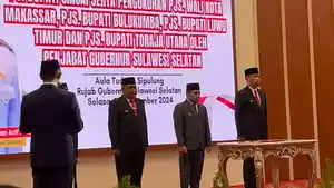 Pengukuhan-Andi-Arwin-Azis-Muh-Rasyid-Amson-Padolo-dan-Jayadi-Nas-12222.jpg