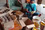 pedagang-sembako-kemas-minyak-goreng-curah_20220410_214843.jpg