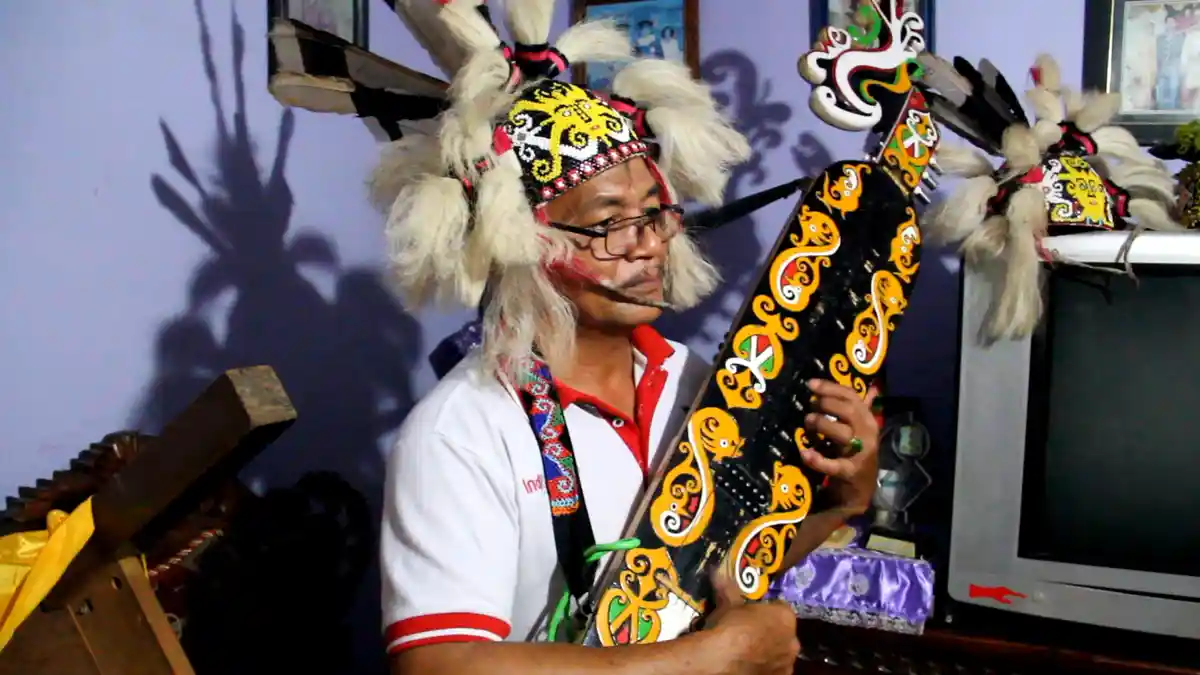 Seminar Nasional di Kutai Timur, Alat Musik Sampeq Dayak Diusulkan jadi ...