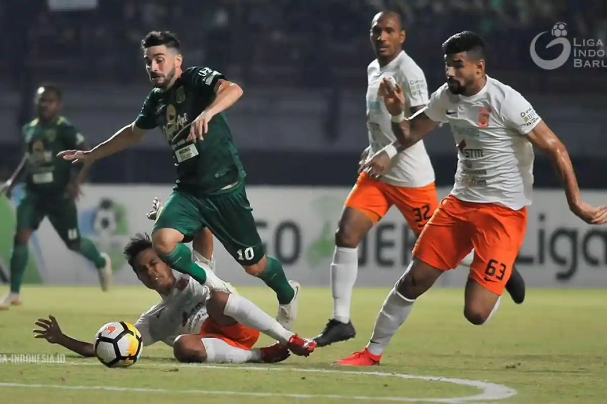 Patah Tulang Betis, Robertino Pugliara Tak Akan Perkuat Persebaya Hadapi PSM, 10 November 2018 - 15102018_robertino_20181015_182410.jpg