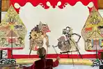 Dalang-Wayang-Kulit-di-Sidowarno-2.jpg