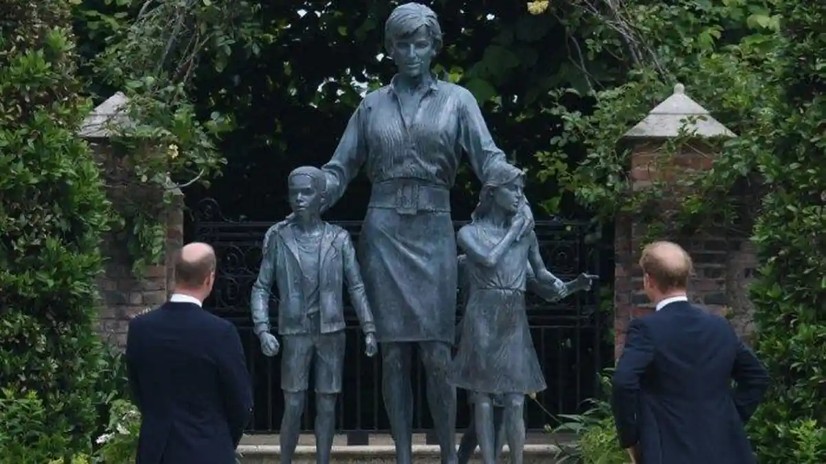 Pangeran Harry Dan William Akhirnya Kembali Bertemu, Resmikan Patung Putri Diana 