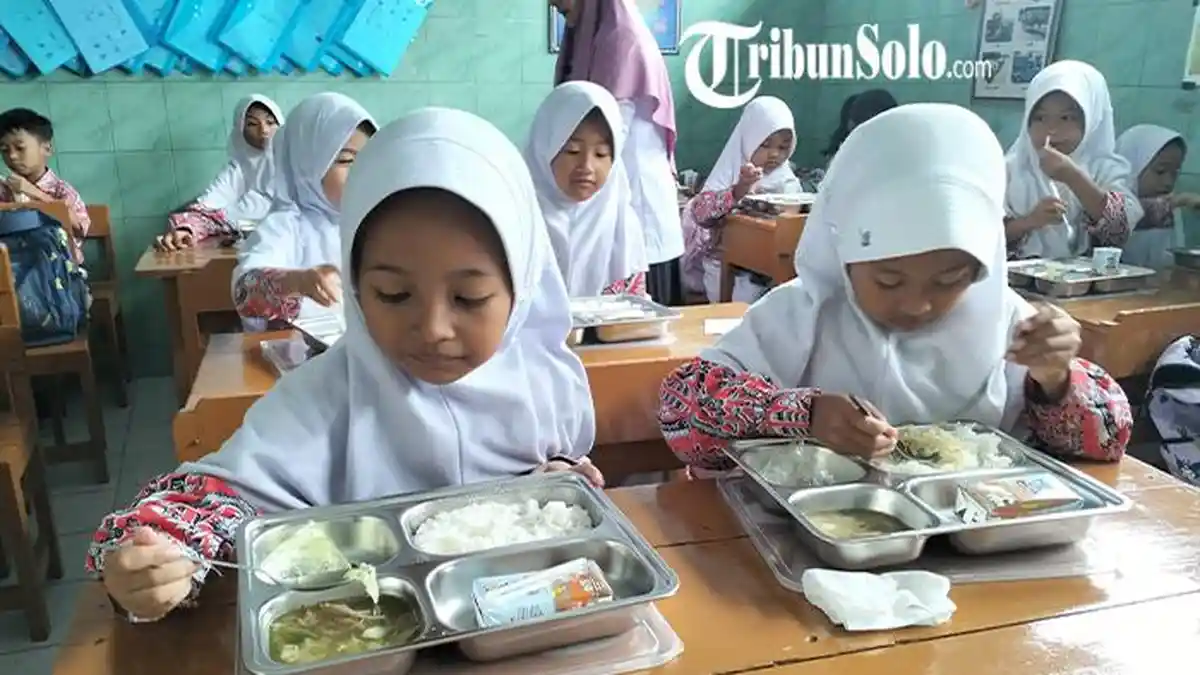 Cerita Pelajar Karanganyar Diduga Keracunan Usai Santap Menu MBG : Rabu Sore Pusing, Kamisnya Mules