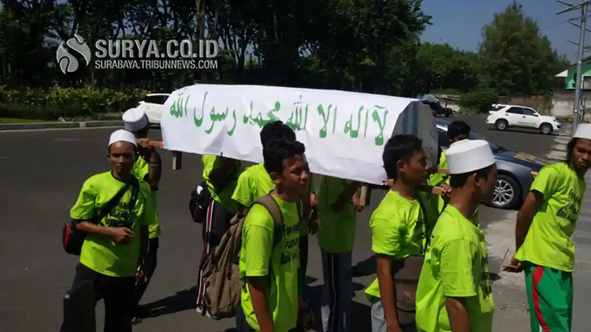 Demo Tuntut Penuntasan Dugaan Korupsi Mess Santri Kemenag