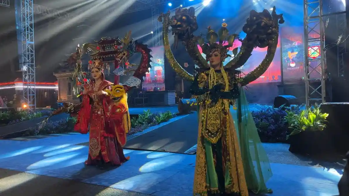 Jadi Magnet Wisata, Ratusan Kostum Unik Pukau Ribuan Penonton di Wonosobo Night Fashion Carnival