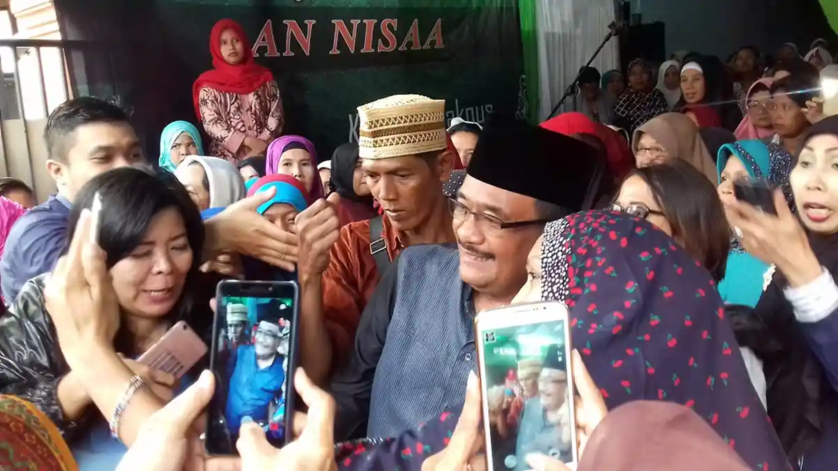 Djarot Janjikan Akan Bedah Rumah Kumuh di Jakarta