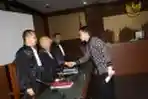 Zumi Zola Divonis Enam Tahun Penjara