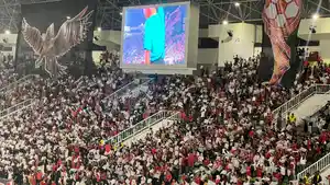 Suporter-Indonesia-menampilkan-koreografi-spesial-pada-laga.jpg