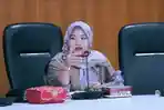 Ketua-Fraksi-Partai-Gerindra-DPRD-Medan-Tia-Ayu-Anggraini-buka-suara-anggota-DPRD.jpg