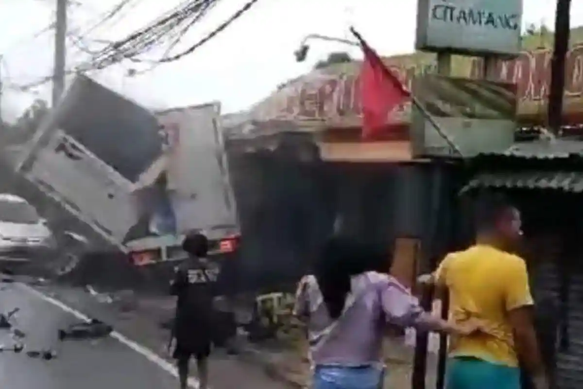 Kecelakaan Karambol di Jalan Raya Puncak Bogor Libatkan 14 Kendaraan, Ada 17 Korban, 3 Luka Berat