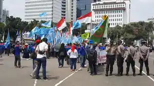 ilustrasi-demo-buruh.jpg
