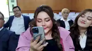 Lisa-Mariana-hadir-di-sidang-gugatan.jpg