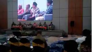 Suasana-dialog-bersama-nara-sumber-dlam-acara-ekspose-Land4Lives.jpg