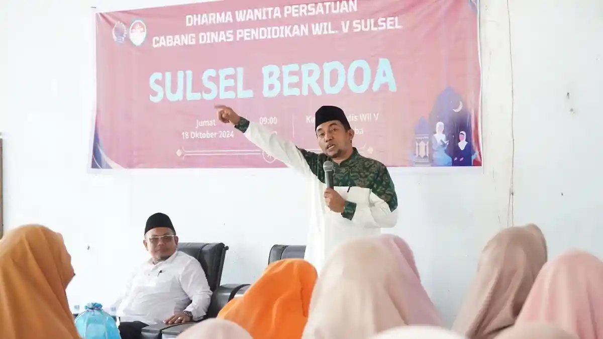 Yusuf Sandy Khatib Salat Idul Fitri di Masjid Agung Bulukumba, Imam Dipimpin Ustaz Bagenda
