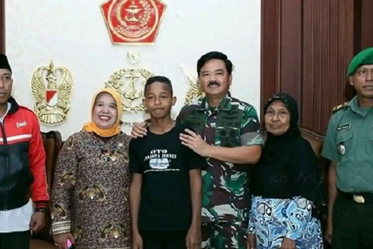 Bertemu Panglima TNI, Akhirnya Reza Mangar Pemanjat Tiang Bendera Juga Ditawari Masuk TNI
