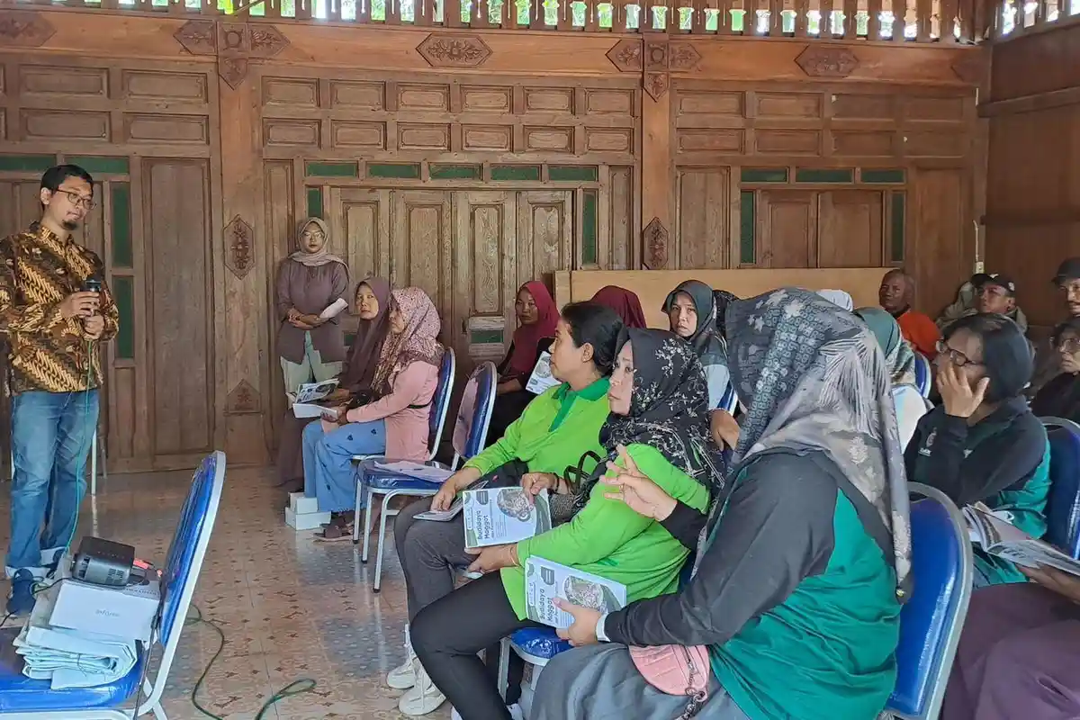 Transformasi Limbah Tahu Warga Sugihmanik Bersama Tim UNDIP!