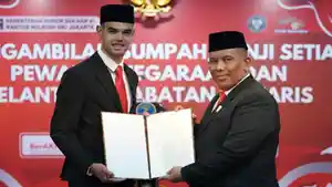 Jens-Raven-diambil-sumpah-menjadi-WNI.jpg