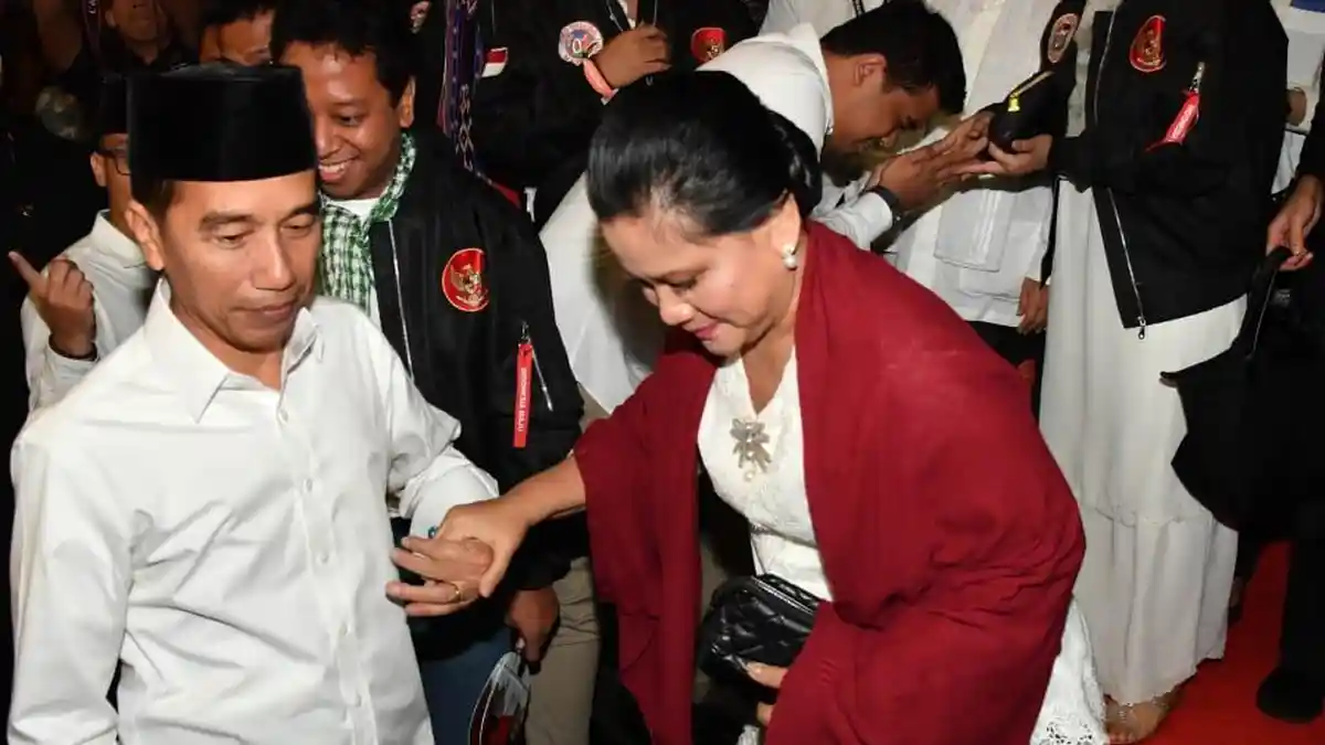 Cukup dengan Makanan Murah, Jokowi Berhasil Pikat Hati Iriana
