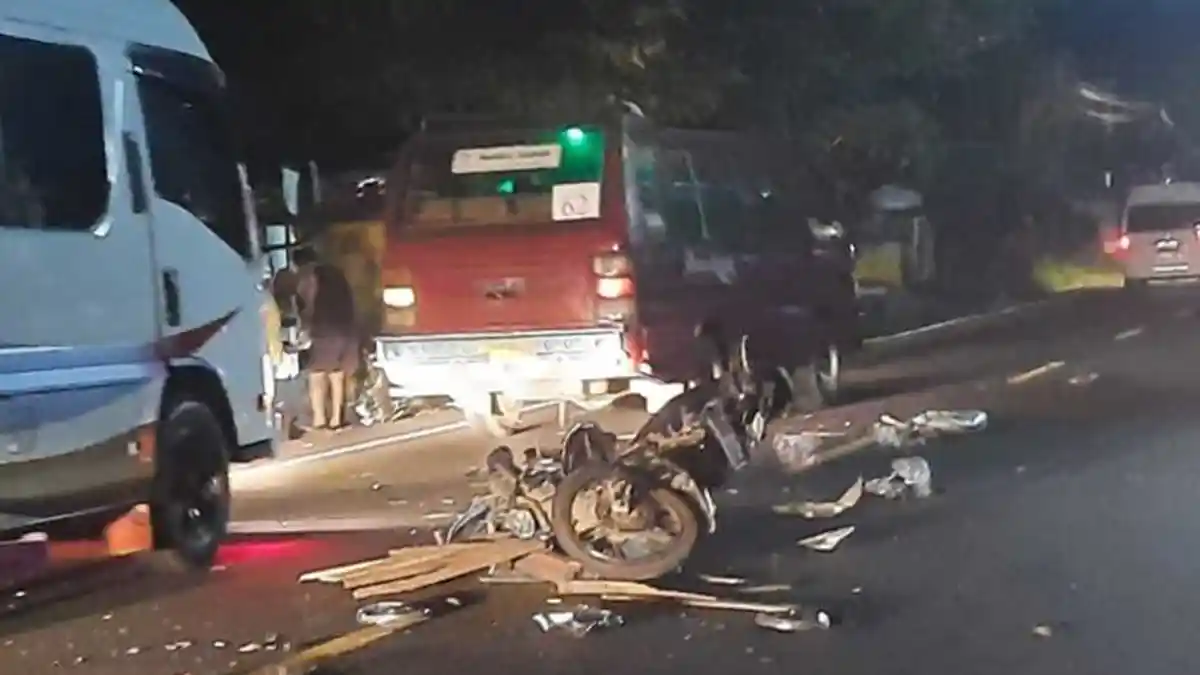 Kecelakaan Maut Dini Hari, 2 Orang Tewas, Korban Terlempar Usai Tabrak Truk