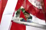 Pedagang Bendera Dan Umbul-Umbul Jelang HUT Kemerdekaan RI Ke-77