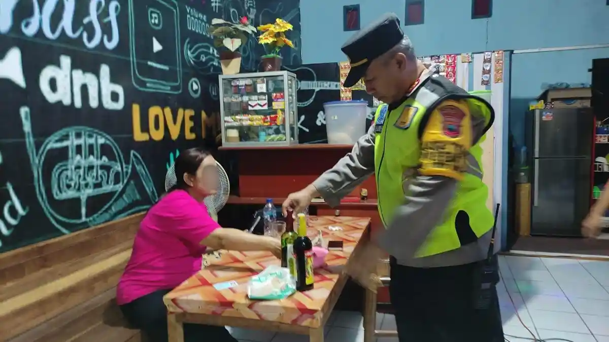 Razia Tempat Karaoke, Polres Kudus Amankan 575 Botol Miras