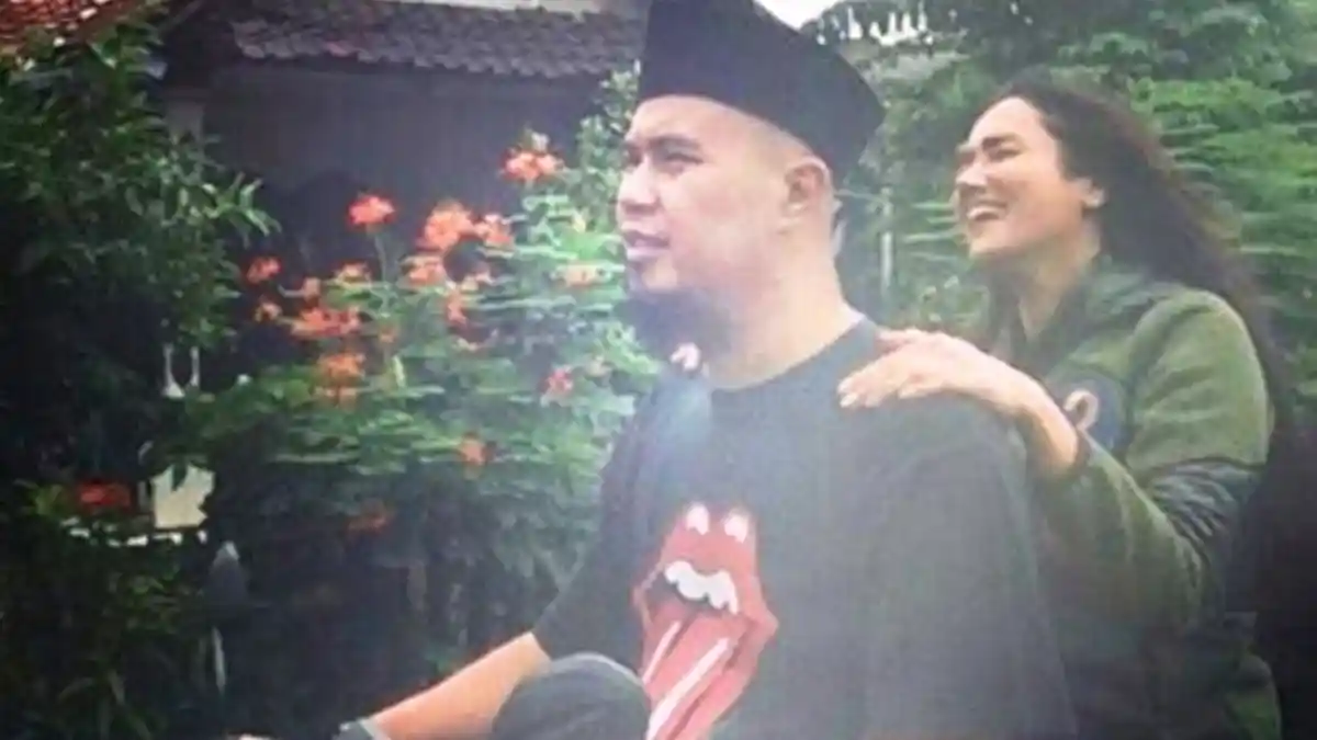Boncengkan Mulan Jameela, Ini Reaksi Ahmad Dhani Saat Diklakson Warga