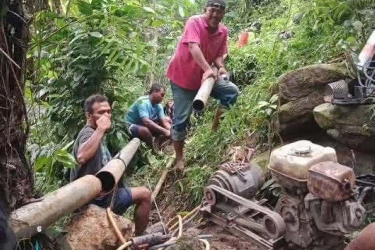 UPTD SPAM Manggarai Perbaiki Pipa Putus Akibat Longsor di Wae Roda dan Wae Mas