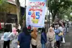 Antrean Warga Berburu Diskon Holland Bakery di Malang