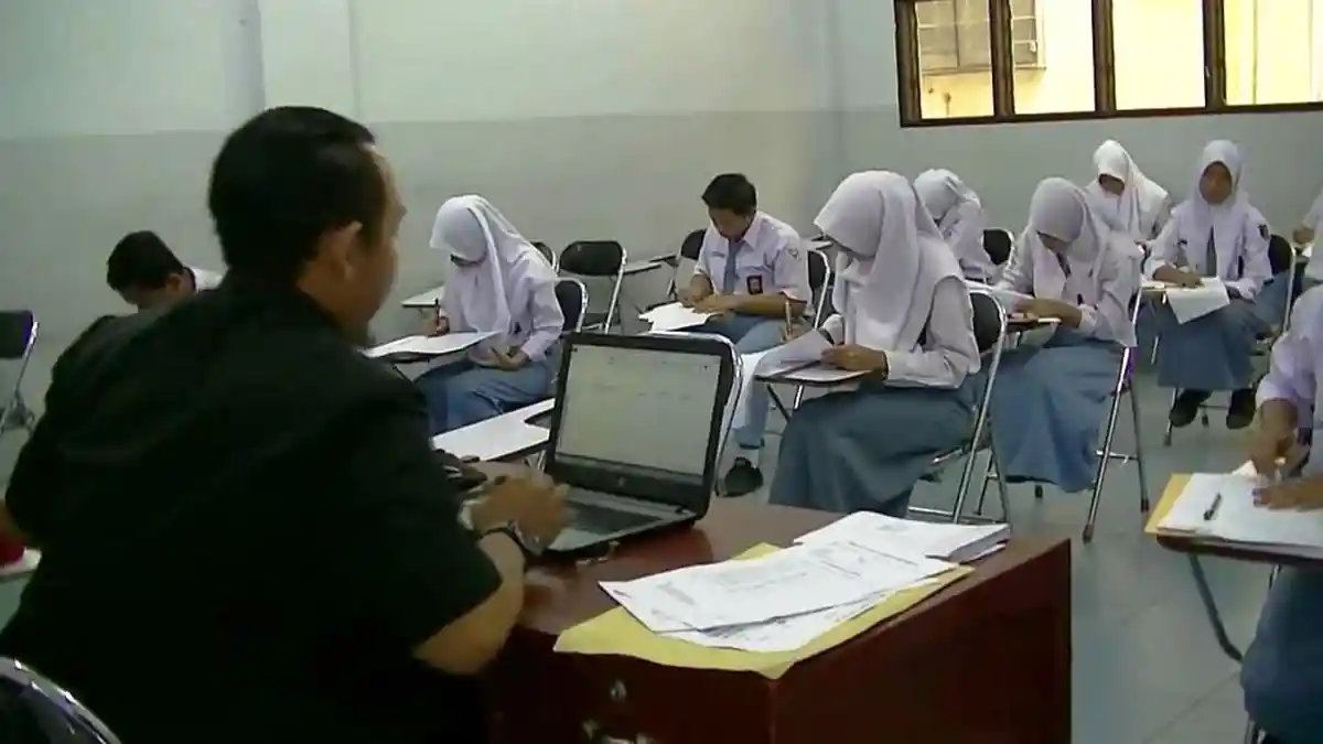 Gara-gara Sopir Angkot Demo, Puluhan Siswa Dharmawangsa Terlambat Ujian