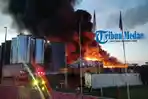 Kebakaran-pabrik-minyak-makan-PT-Agro-Raya-Mas.jpg