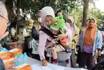 Warga Antre dari Siang Serbu Pasar Murah Ramadan di Pare, Cabai Dijual Rp40 Ribu & Telur Rp22 Ribu