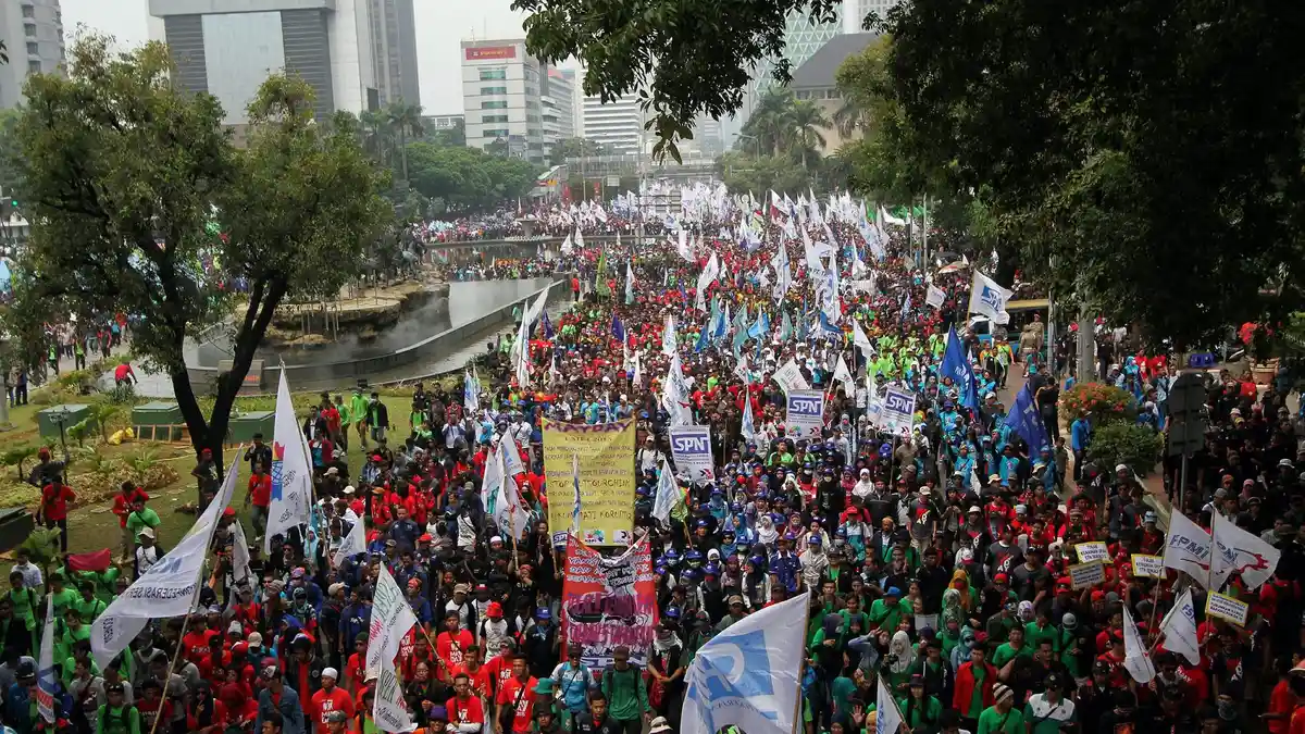Ribuan Nasi Bungkus Untuk Pendemo