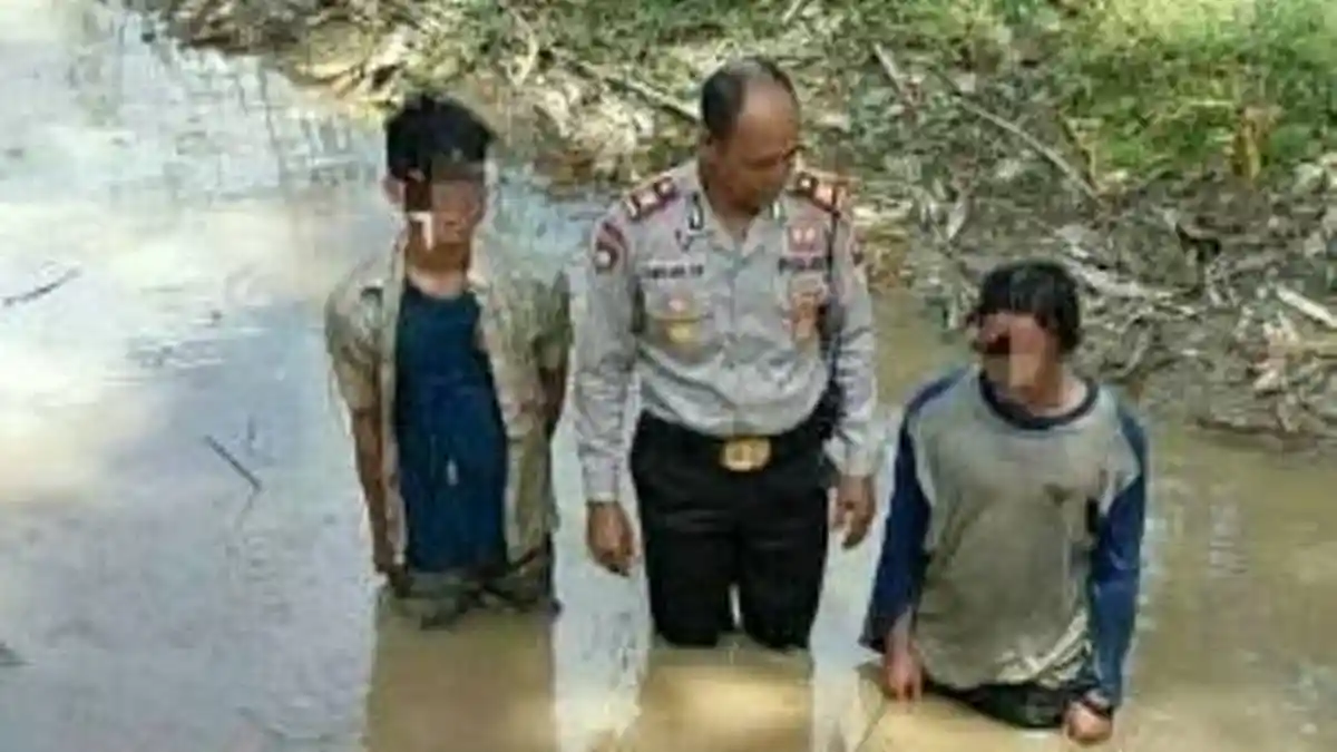 Kasat Sabhara Polres Lamandau Nekat Cebur ke Air, Ternyata  Ini yang Dilakukannya