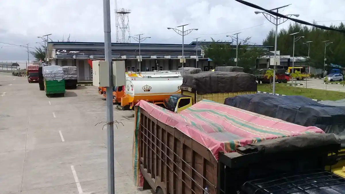 Cuaca Buruk Sebabkan KMP Teluk Sinabang Batal Berlayar ke Meulaboh