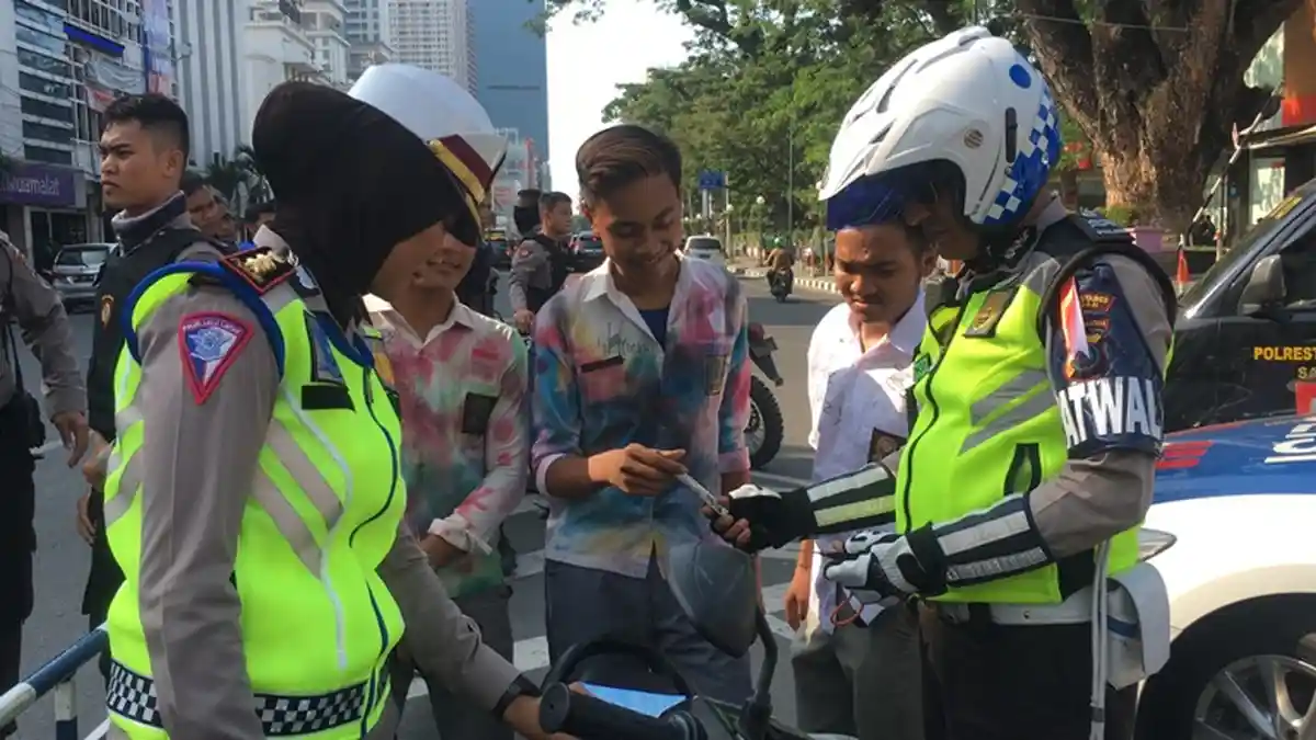 Di Kota Ini 3 Kendaraan 'Kebal' Tilang Elektronik, Polisi Serba Salah Takut Menindak