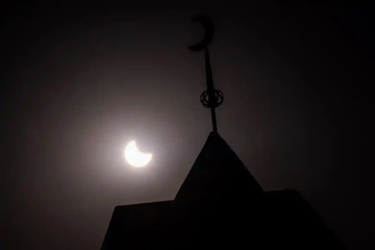 Doa Nabi Yunus dalam Perut Ikan , Dahsyatnya Doa Dzun Nuun agar Mendapat Jalan Keluar Ujian Hidup